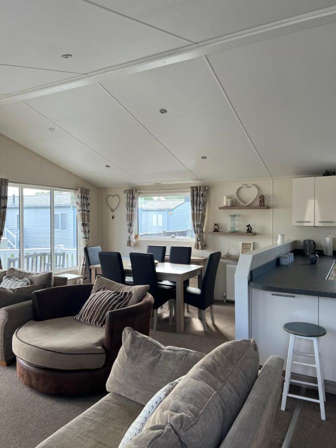 Lodge Caravan On Holiday Park Chichester Bagian luar foto